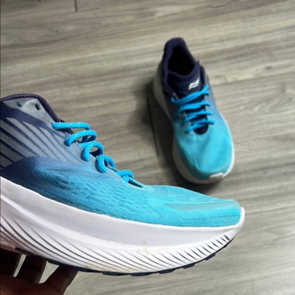 Saucony Endorphin Shift 3 Athletic Running Shoes (11) - Picture 5 of 10